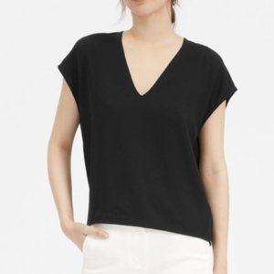 Everlane Japanese GoWeave V-Neck Tee in Black